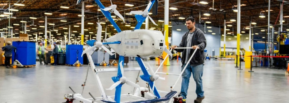 Amazon vuelve a avivar la guerra de las entregas: envíos con dron en una hora en Europa