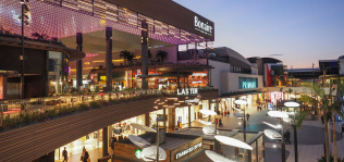 La afluencia a centros comerciales crece un 13,4% en abril