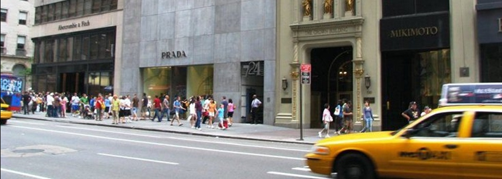 Prada adquiere por 388 millones el edificio de su tienda en la Quinta Avenida