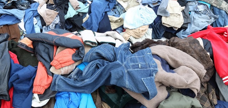 Francia da un paso al frente en economía circular y prohíbe destruir las prendas no vendidas