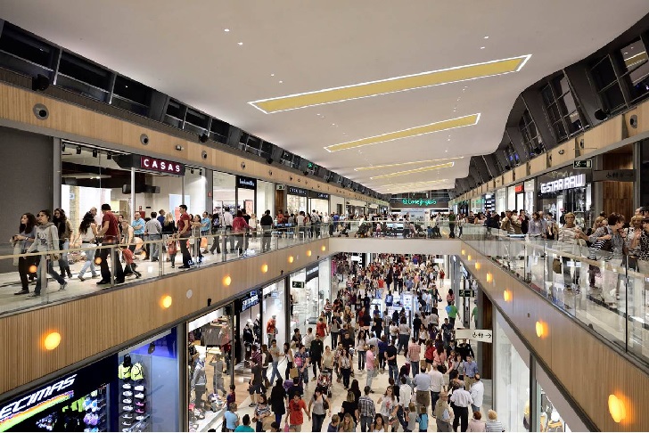El Black Friday ‘frena’ en los centros comerciales: la afluencia de visitantes cae un 4,9%