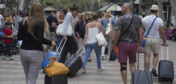 La llegada de turistas a España crece un 3,8% en febrero y el gasto se eleva un 2,9%