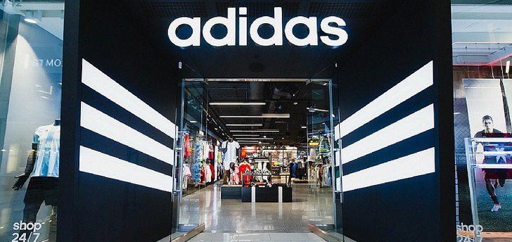 Adidas se refuerza con retail mientras reordena su red de franquicias