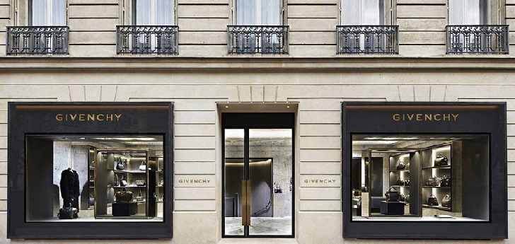 Givenchy se rinde al online y lanza su plataforma de ecommerce | Modaes.es