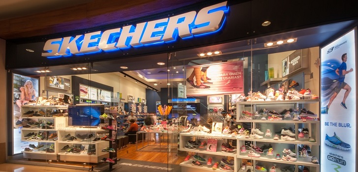 Skechers eleva sus ventas un 17% en 2017 pero gana un 26% menos lastrada por las aperturas