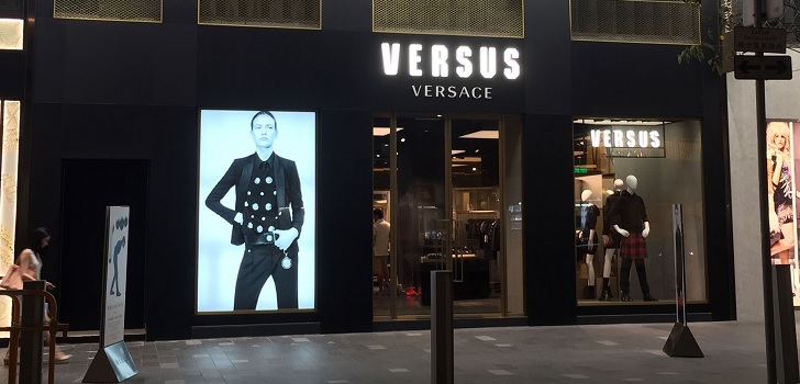 Versace sigue los pasos de Armani y fusiona dos de sus marcas tras pasar a manos de Michael Kors