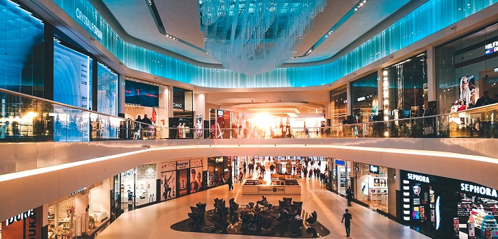 La afluencia en los centros comerciales se hunde un 34% en 2020