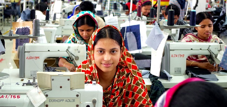 Bangladesh mantiene la producción textil pese al cierre del país por el coronavirus