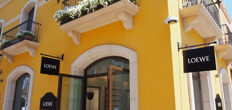 Loewe abre una tienda de perfumería en La Roca Village