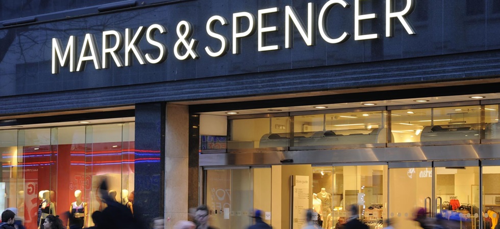 Marks&Spencer se apalanca en la moda femenina para batir previsiones en Navidad