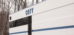 Coty dispara sus ganancias un 65% en el primer semestre y crece un 44%