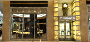 Tiffany contrae sus ventas un 2,5% y gana un 3,8% menos en 2016