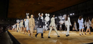 La moda vuelve a desfilar: París y Londres comienzan la cuenta atrás para una edición ‘phygital’